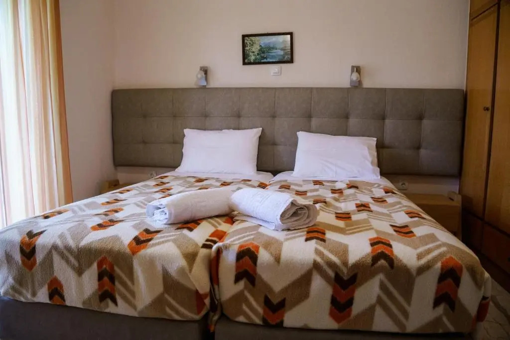 Zotos Rooms