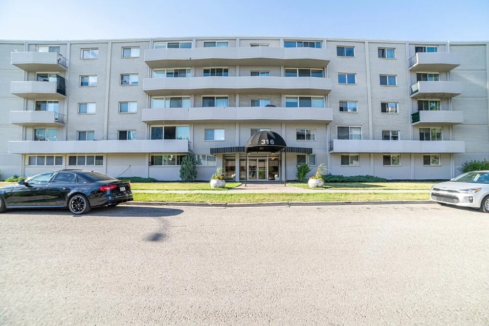 Beautiful 2bdr Suite w Parking Patio Coffee Wifi