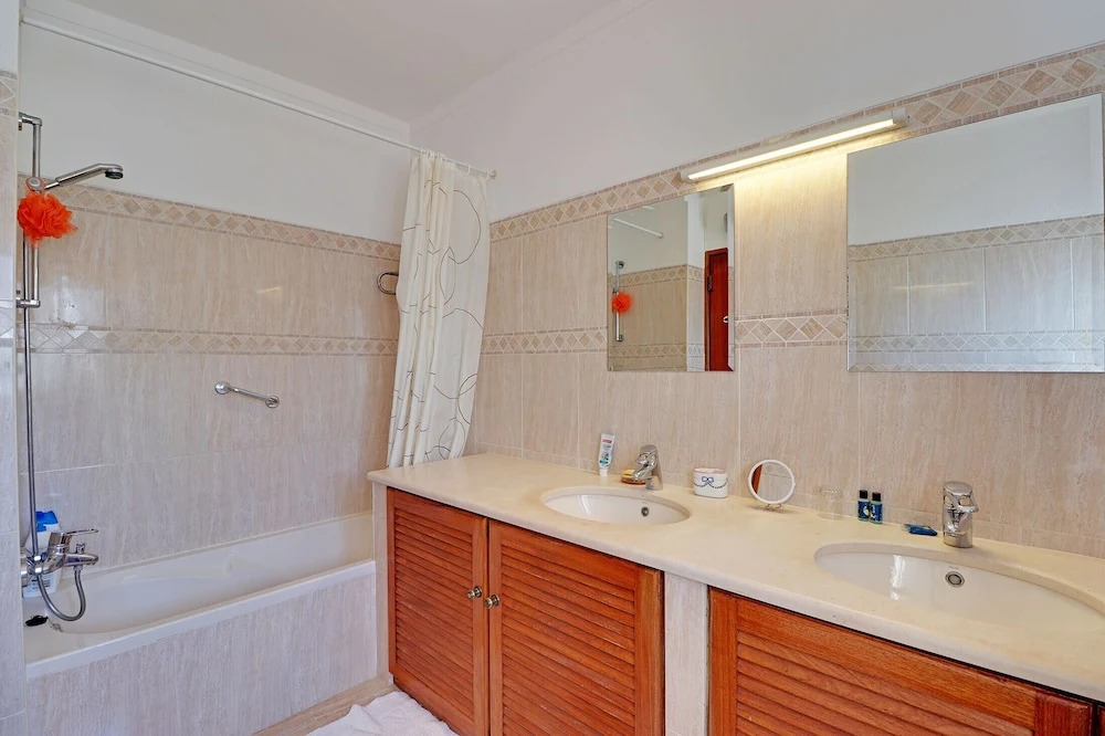 Vilamoura Ocean Villa with Pool by Homing