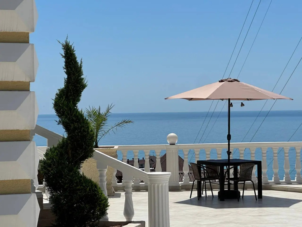 Ani Loo Hotel