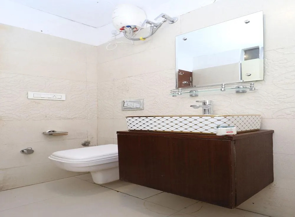 OYO 29950 Hotel Ml Pride