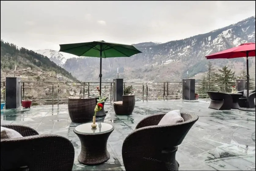 Hotel Snow Crests Manor