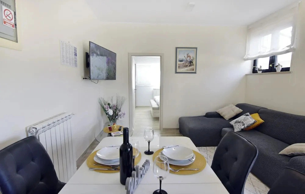 Upscale Fully Equipped Apartment