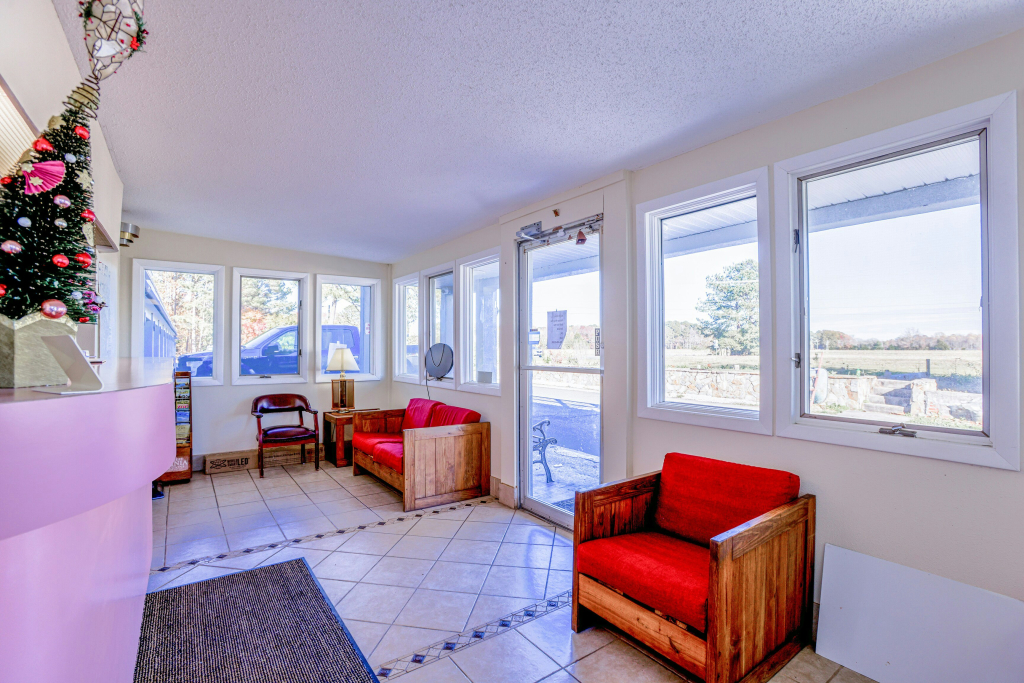 Whispering Pines by Hotel O White stone VA