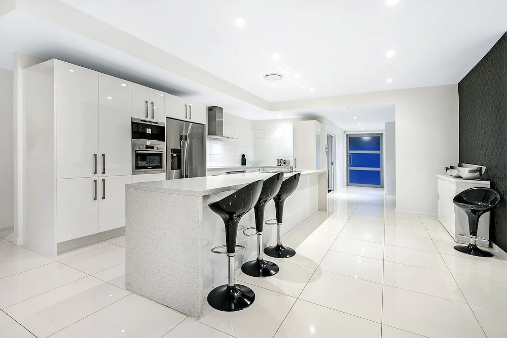 Sunrise Executive 5 Bedroom Home