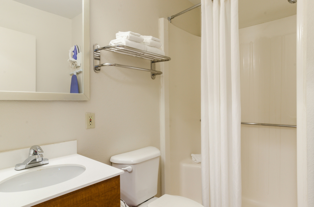 HomeTowne Studios by Red Roof Denver - Glendale/ Cherry Creek