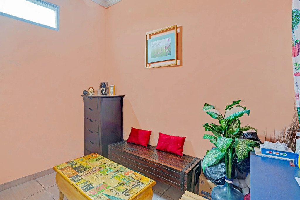 OYO 90234 Dhoho Family Guest House