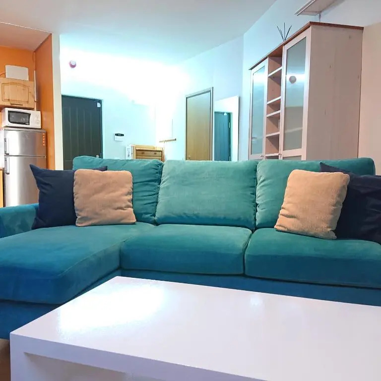 Bright and cozy city center 1 br ap, Free parking!