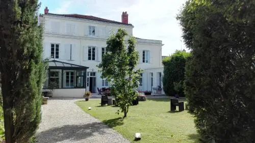 H de Surgères