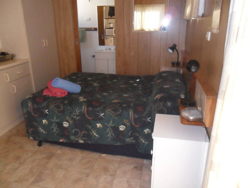 Batemans Bay Holiday Park & Hostel