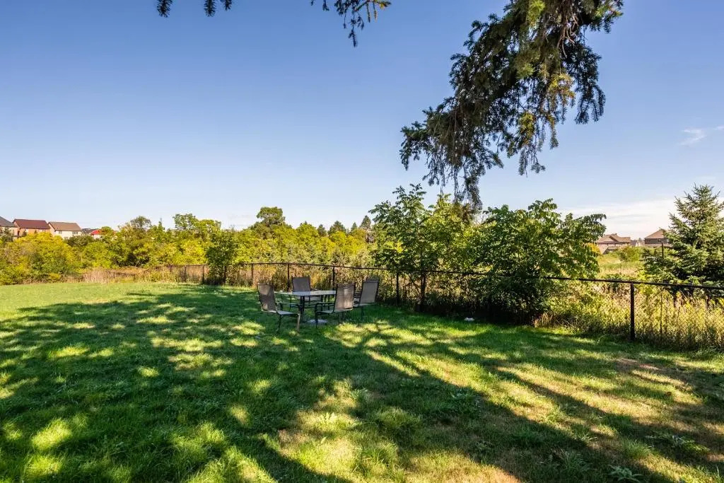 Beautiful Family Villa, Pond Facing with Huge Backyard