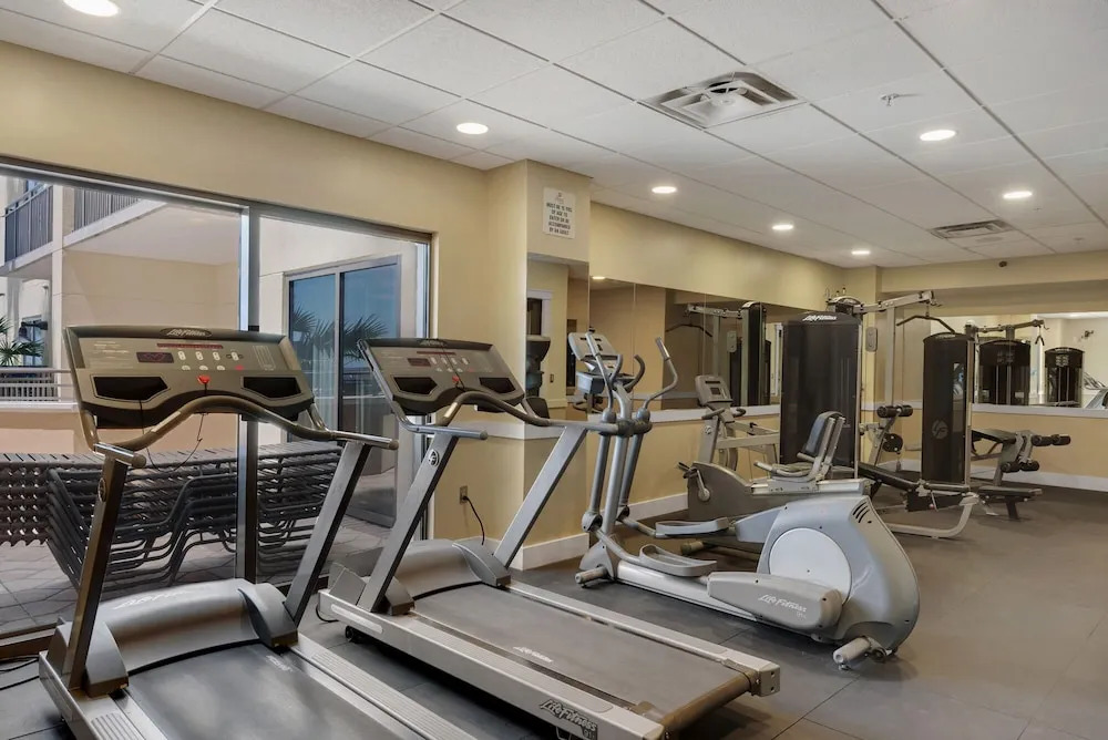 Across From The Beach! Near Pier Park & Dining! Sleeps 6! 2 BR / 2 BA