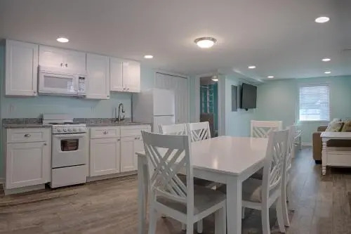 Beach Bungalow 8