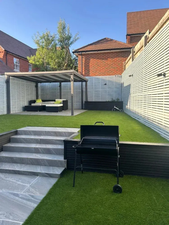 Luxurious Majestic 4 Bedroom- Free Parking