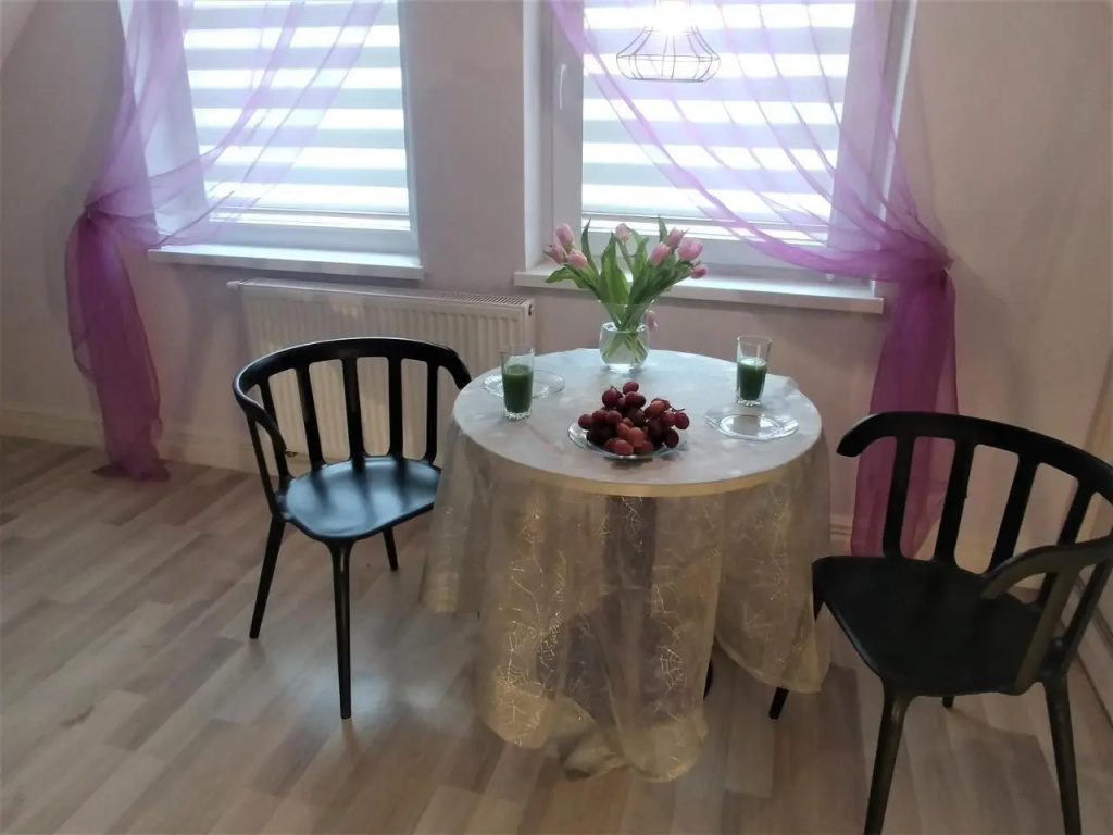 Willa AXLA z werandą ogrodem i parkingiem