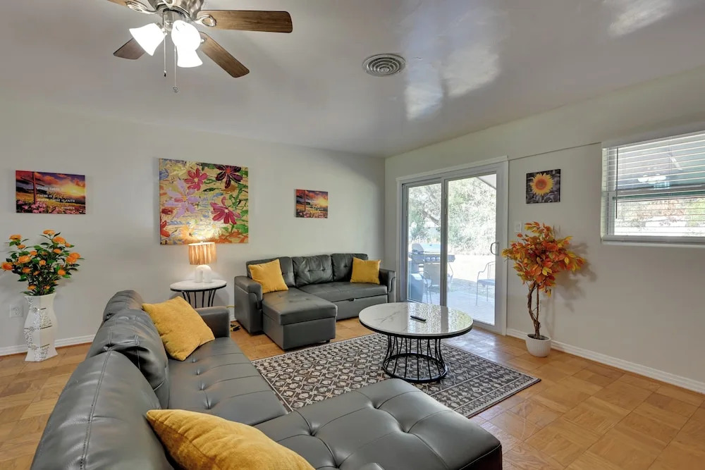 7 Mi to Busch Gardens! Family & Pet-friendly Home