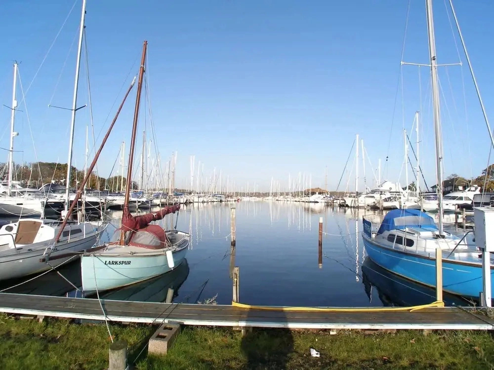 Modern Family Retreat Nr Beaches and Marina