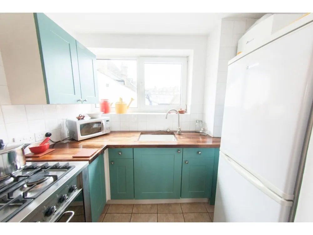 Bright & Airy 2-bedroom Flat for 6 in Blackheath
