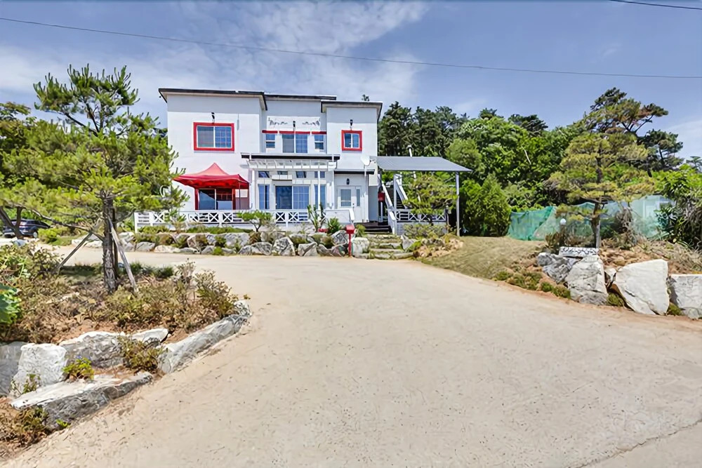 Daebudo White Pension