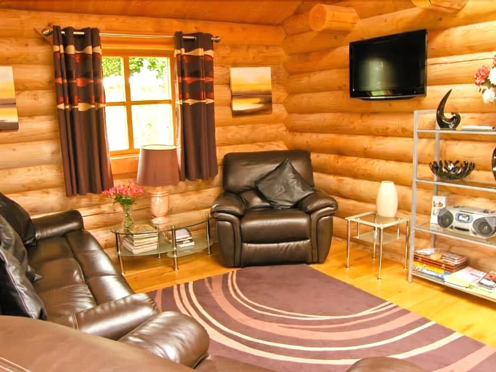 Cedar Log Cabin, Brynallt Country Park