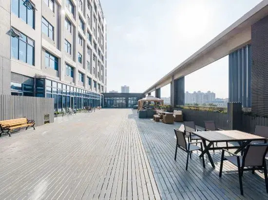 Atour Hotel Kunshan Baoyu Plaza North Changjiang Road