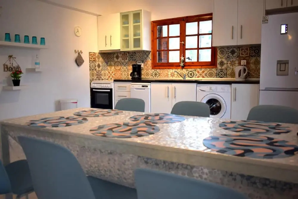 Apt - Sleeps 5 - Pets Ok - Balcony - Parking