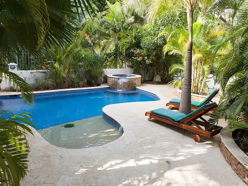 2 Bedroom Apartment Steps From The Beach