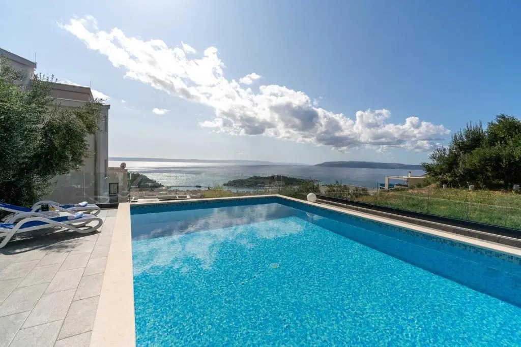 Villa Lea 5-bedroom villa with private pool and amazing views of city and sea