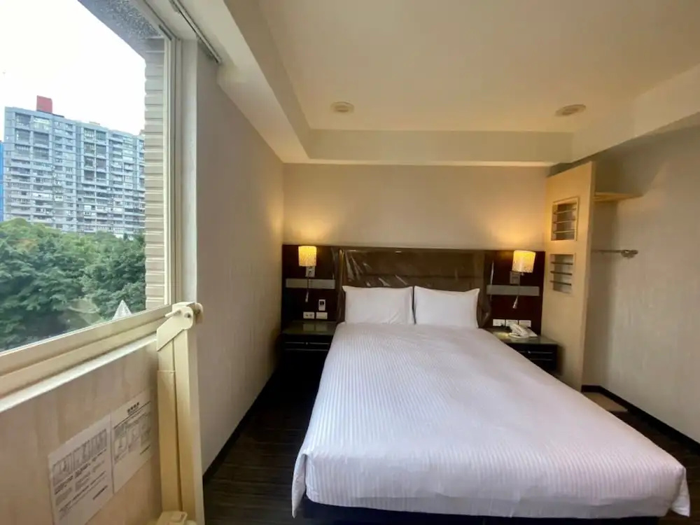 Hub Hotel - Banqiao Station