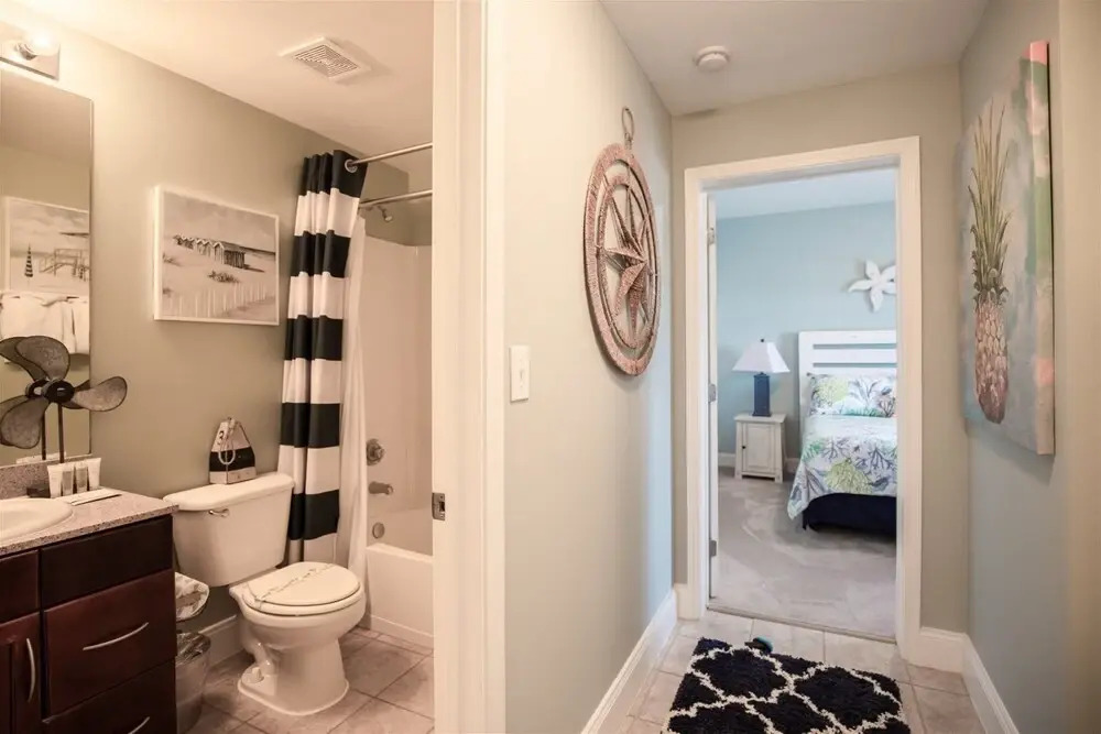 Laketown Wharf - 810