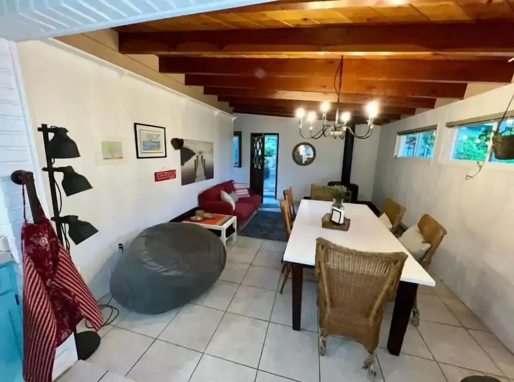 New Cozy Studio 2 Queen Beds, Kitchen Walk to Water