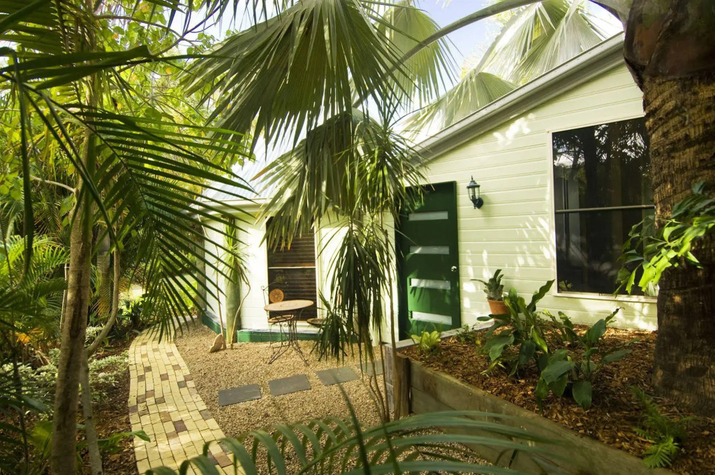 Glasshouse Mountains Ecolodge