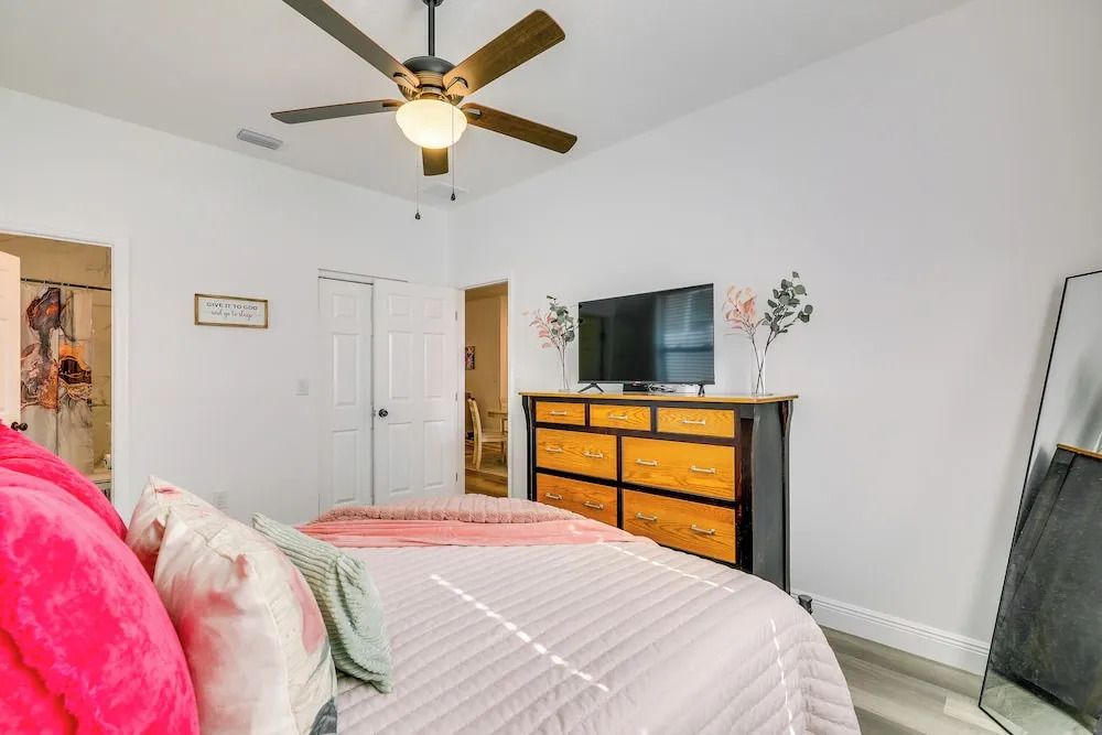 Charming Tampa Home < 3 Mi to Busch Gardens!