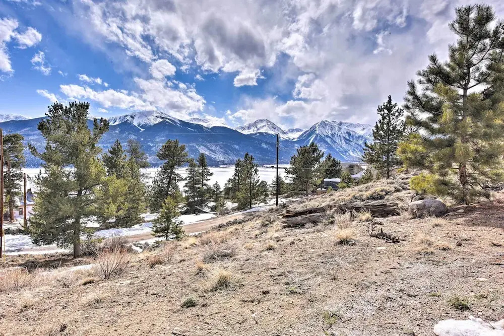 Gorgeous Twin Lakes Home w/ Deck Overlooking Mtns!
