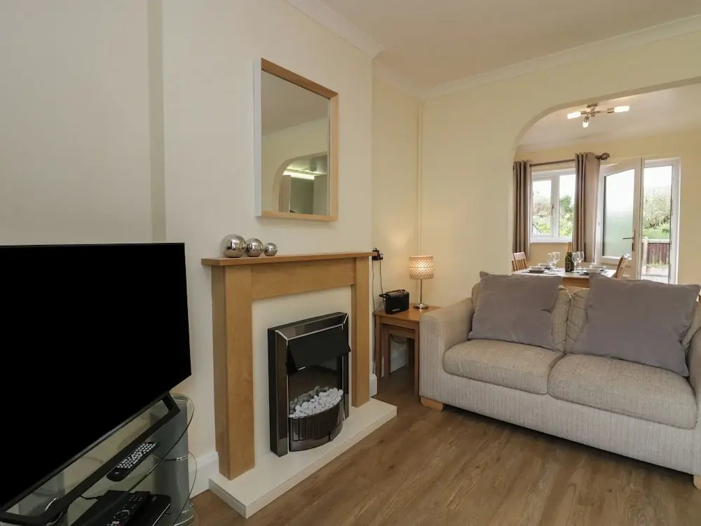 Jubilee Two Bedroom House Pet Free Baby Friendly