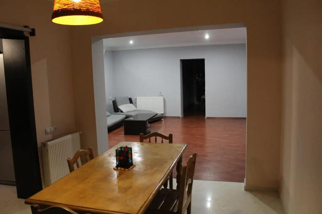 Flat With 3 Bedrooms