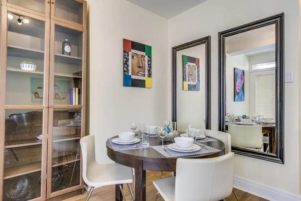 Newly Decorated 2BR Yorkville Home