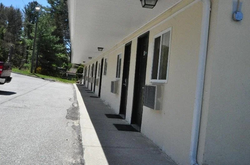 Chaplin Inn & Suites