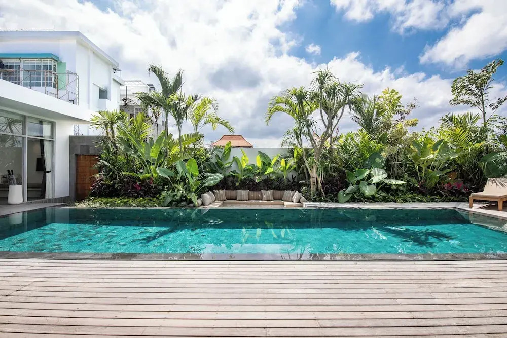 Spectacular 4BR Villa, 400m to Beachfront Elegance