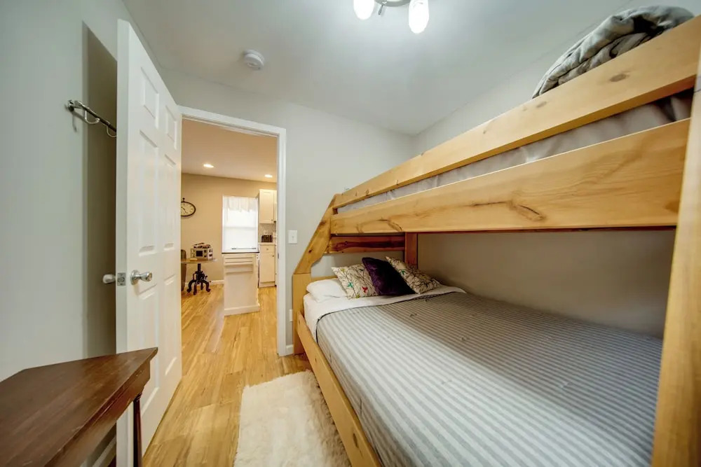 Gotl Strip Cottage. Walk to the Beach