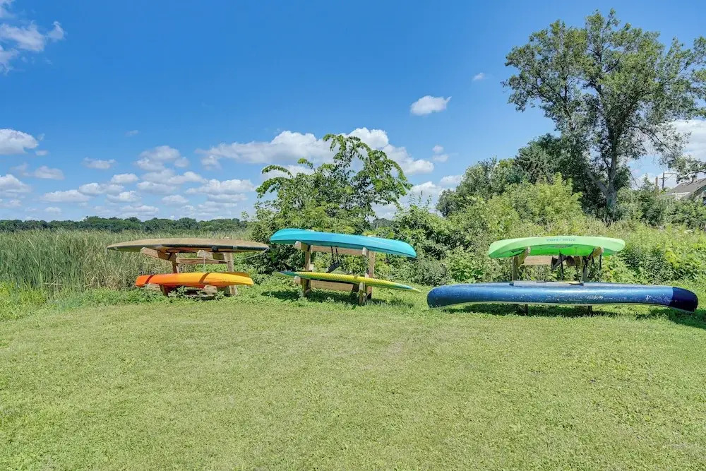 Lakefront Mound Getaway: Near Snowmobiling Trails!