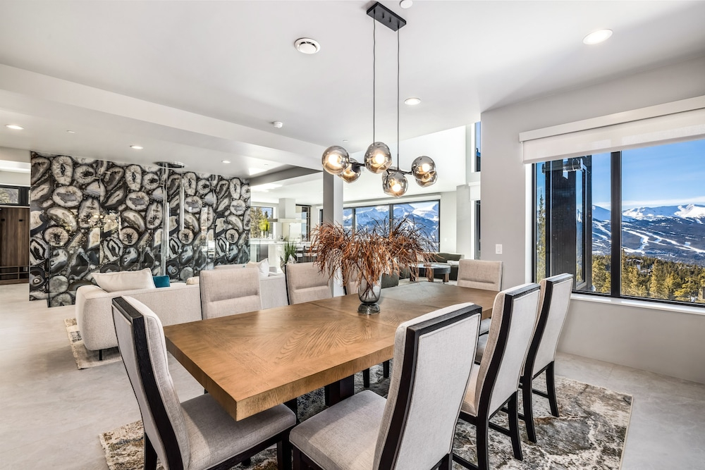 Bunker Hill Estate 6 Bedroom Home