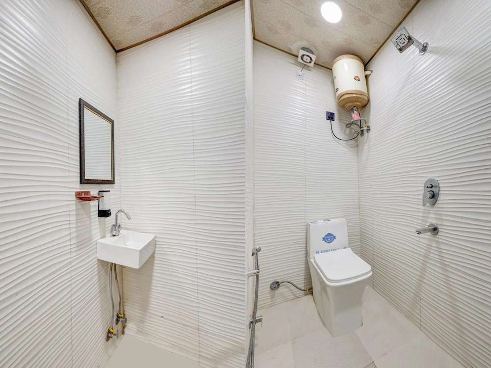 Mauryan Express Hotel Dabri Janakpuri