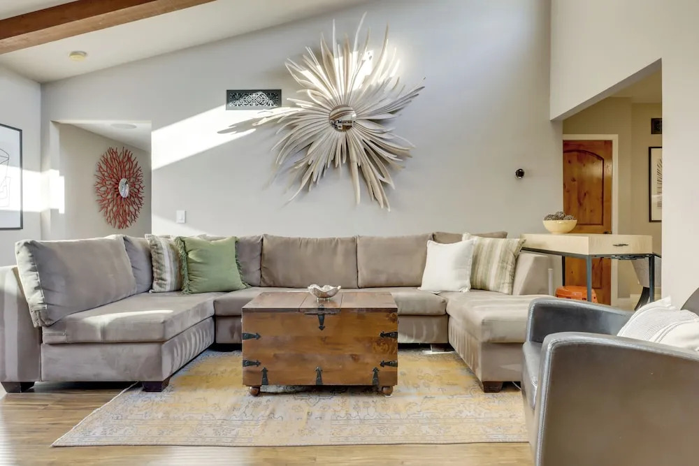 Dtwn Palm Springs Condo: Bbq, Pool, Fire Pit, Etc!