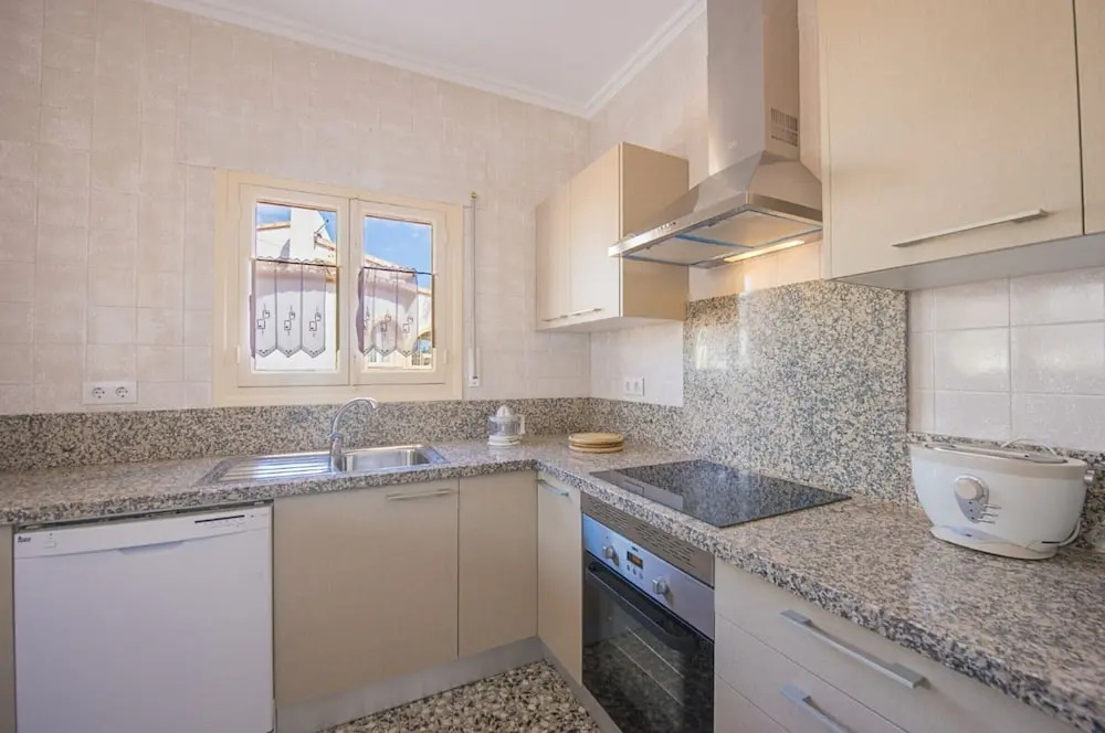 Villa - 6 Bedrooms with Pool and WiFi - 105023