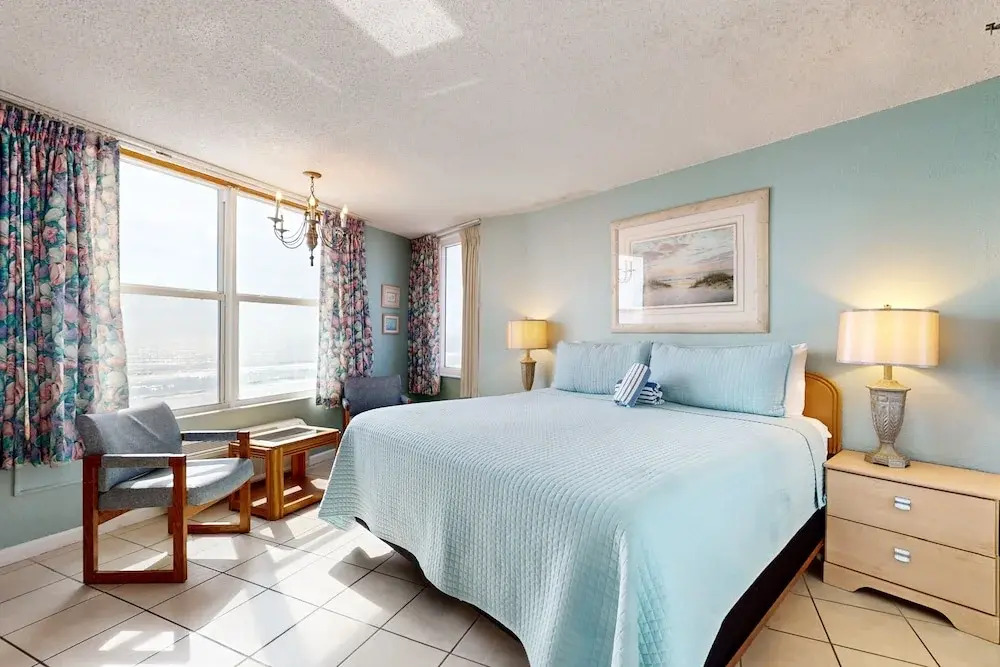 Harbour Beach Resort 401 - Daytona Beach Days
