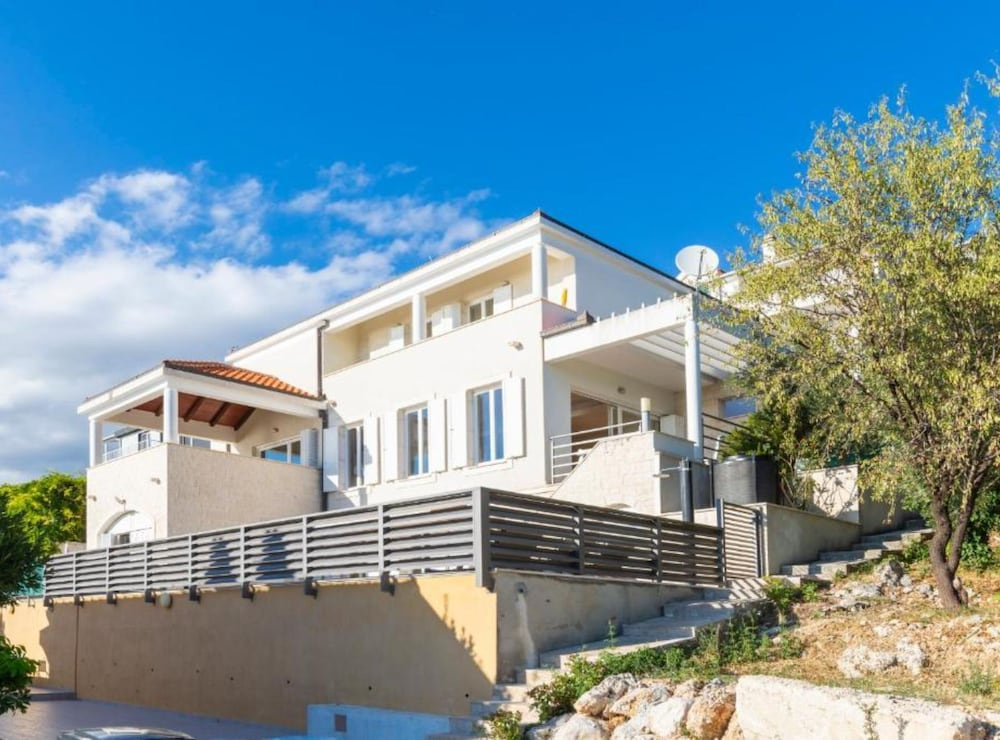 Spacious Villa Radevenjić with Outdoor Pool