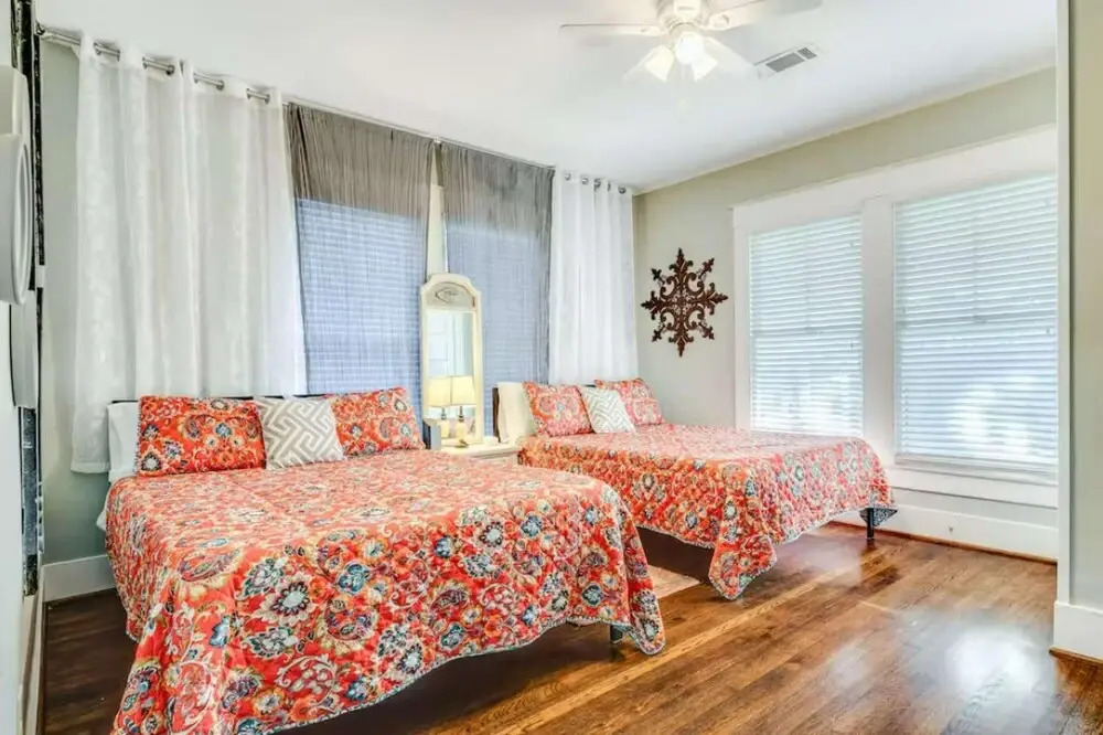 Shorty s Bungalow Dog-friendly w Private Hot Tub
