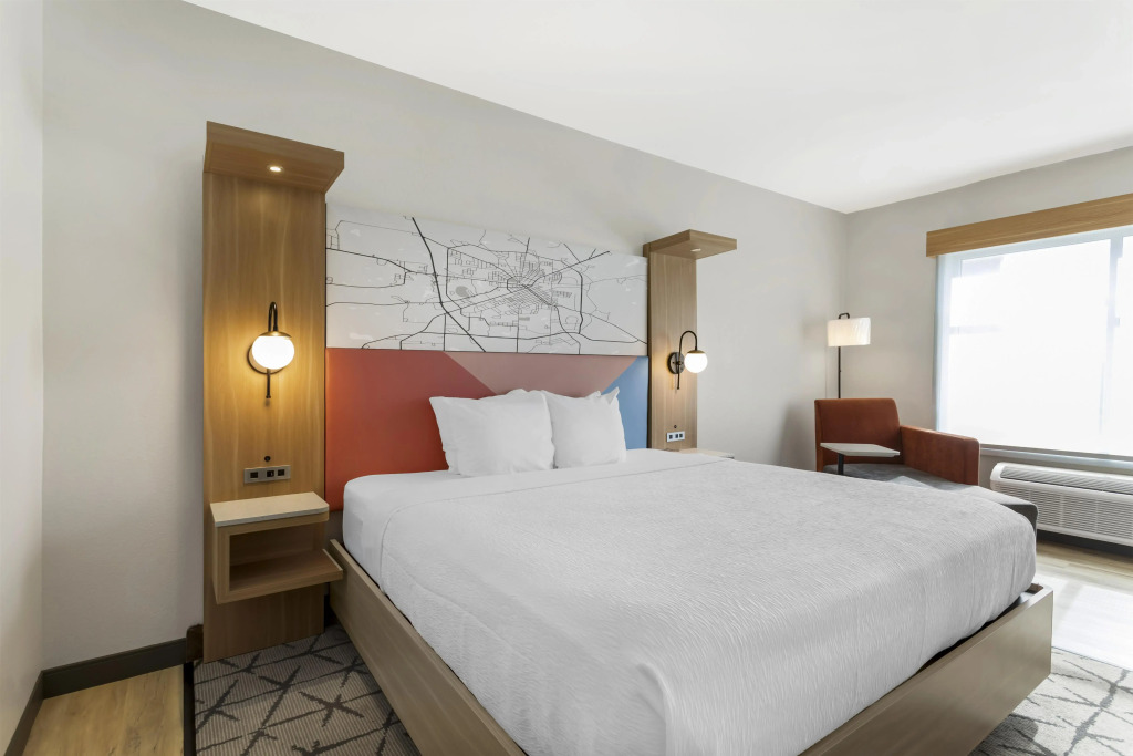 Best Western Plus Rose City Conference Center Inn