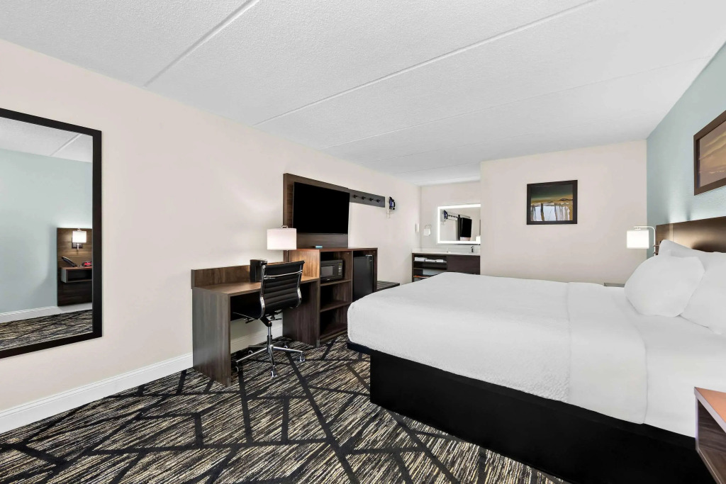 Clarion Inn & Suites near the Leconte Center Pigeon Forge